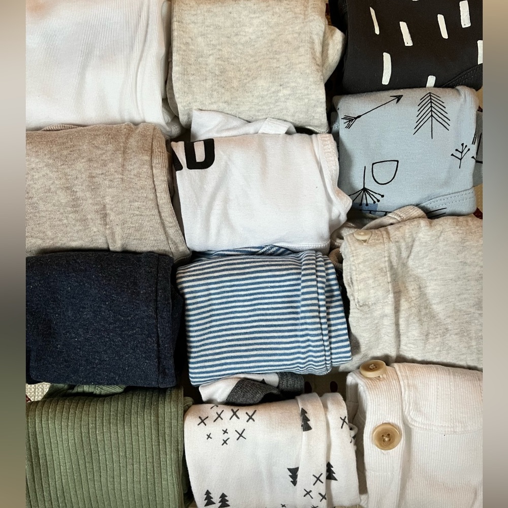 12 Short Sleeved Onesies 0-3 month